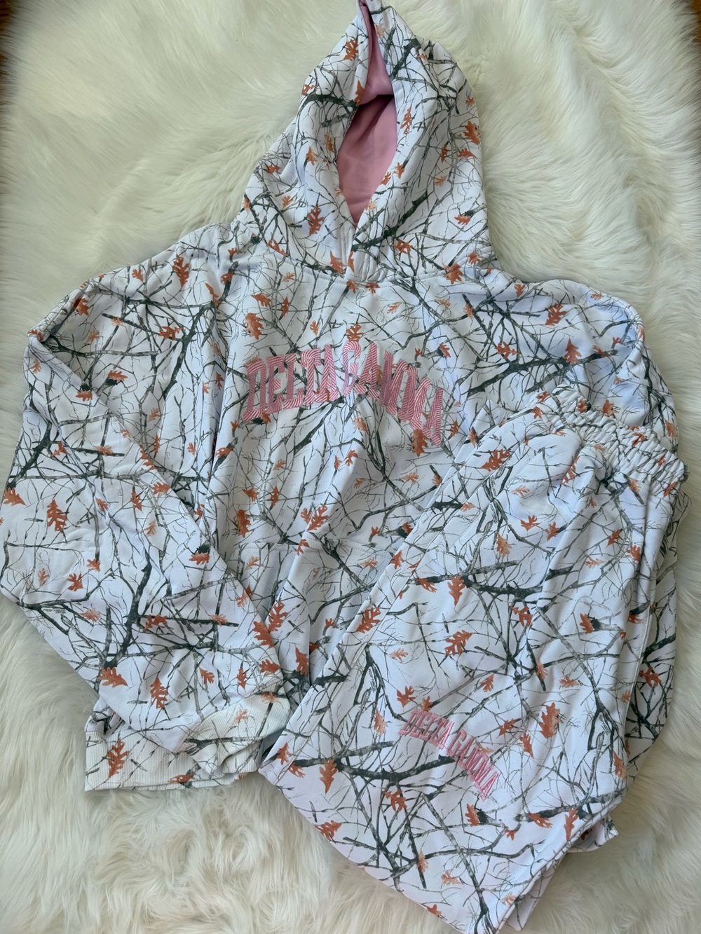 NWT SET Mitch Flippo Delta Gamma camo hoodie and sweatpants set